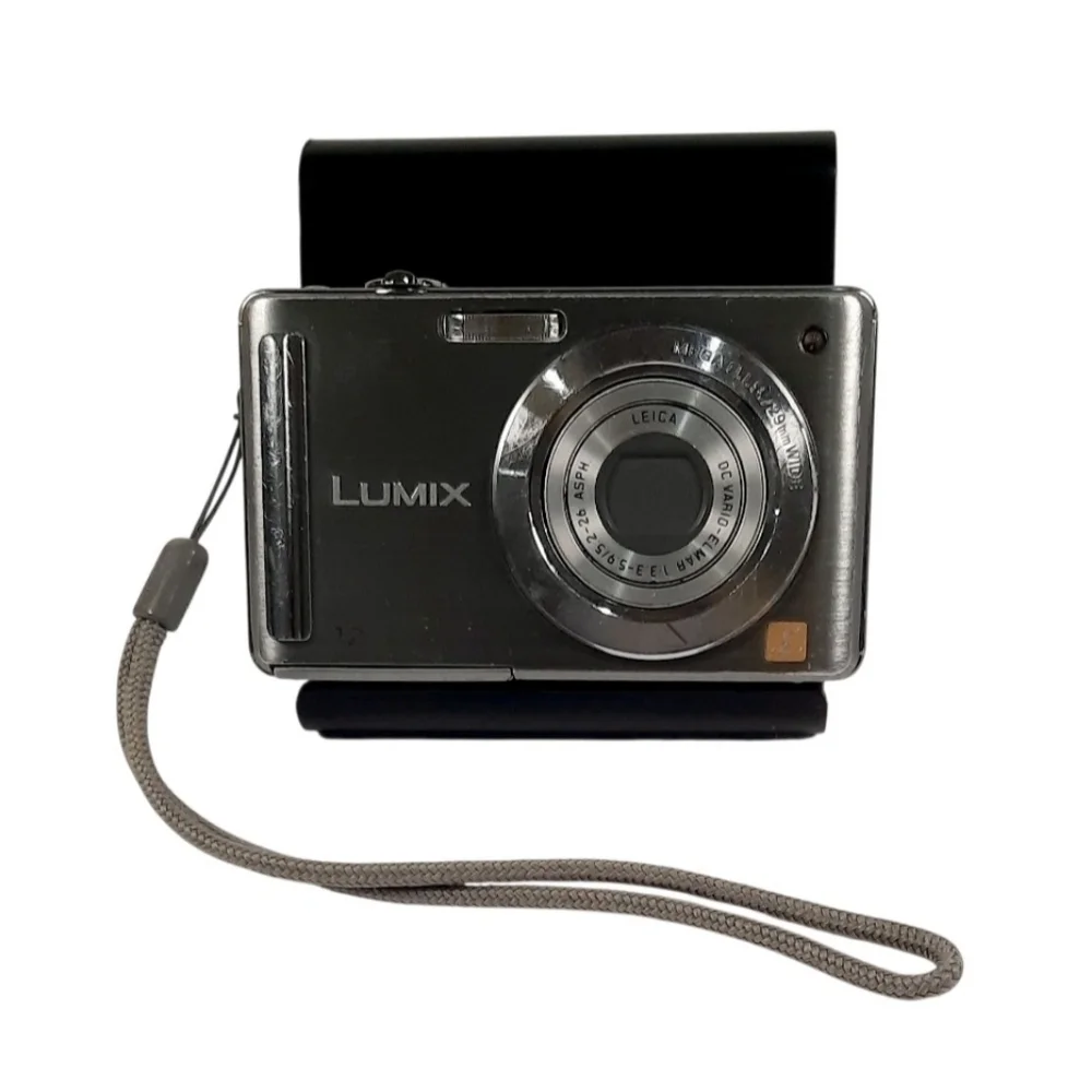 Panasonic Lumix DMC-FS25 12.1MP Digital Camera Silver